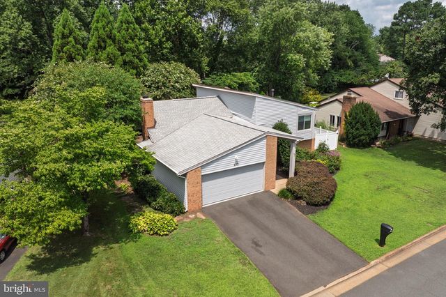 137 S FOX RD, Sterling, VA 20164