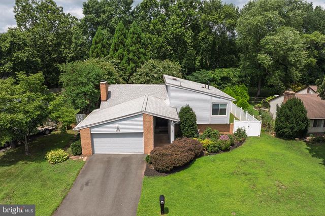 137 S FOX RD, Sterling, VA 20164