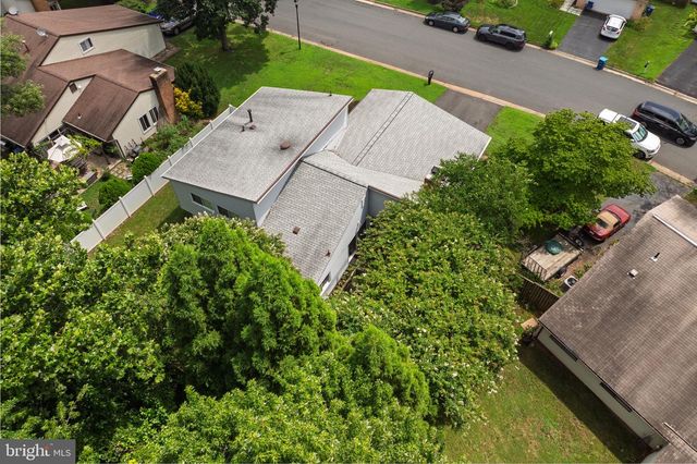 137 S FOX RD, Sterling, VA 20164