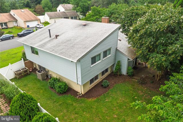 137 S FOX RD, Sterling, VA 20164