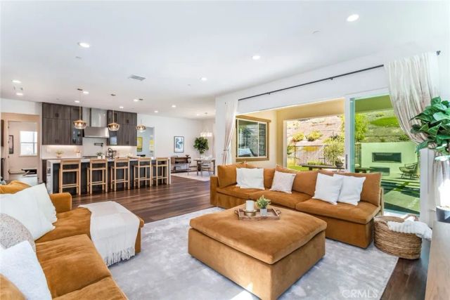 17701 Ridgeline Court, Saugus, CA 91350