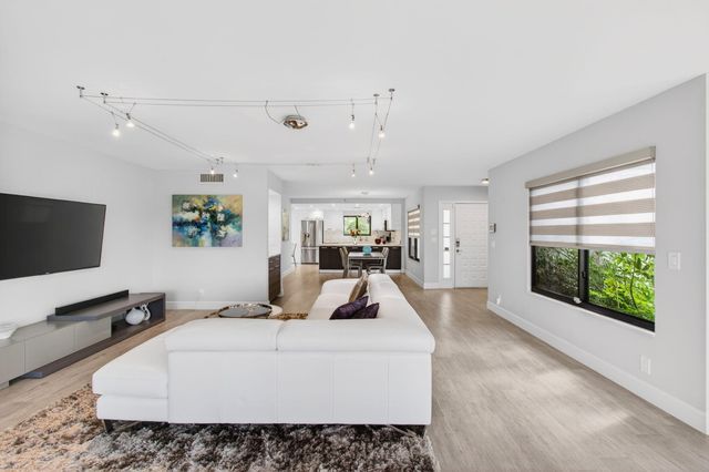 7473 Victory Lane, Delray Beach, FL 33446