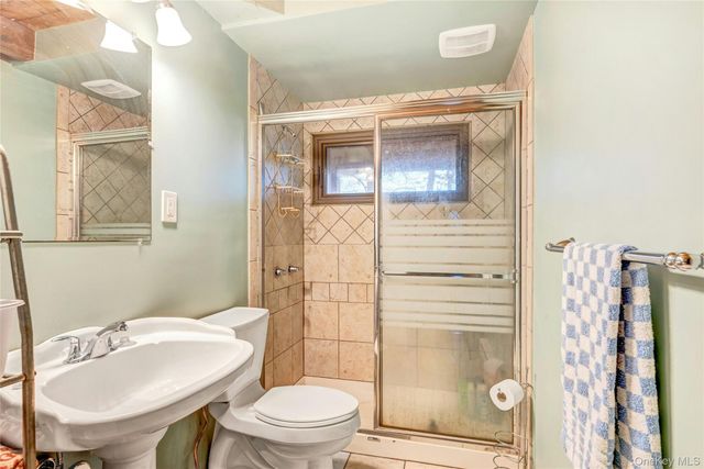 5 Victoria Drive, Hampton Bays, NY 11946