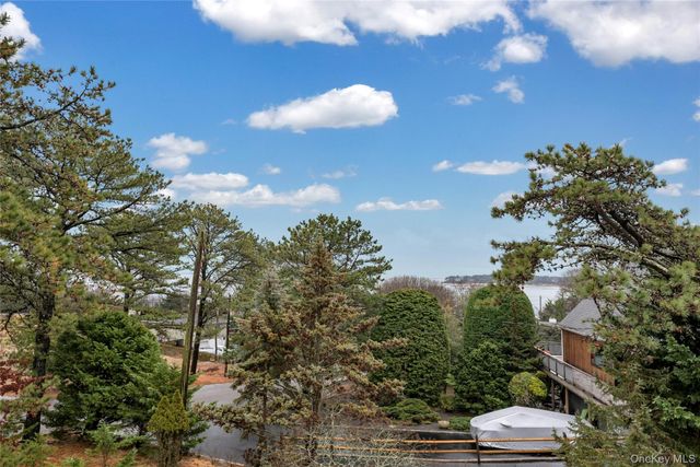 5 Victoria Drive, Hampton Bays, NY 11946