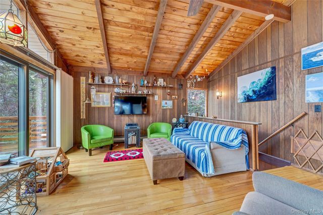 5 Victoria Drive, Hampton Bays, NY 11946