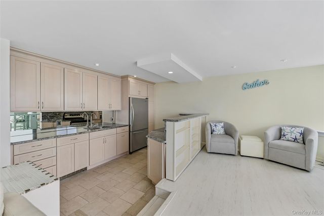 265 Dune Road 68, Westhampton Beach, NY 11978