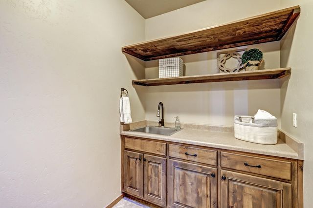 6019 Rooster Point Road NE, Rio Rancho, NM 87144