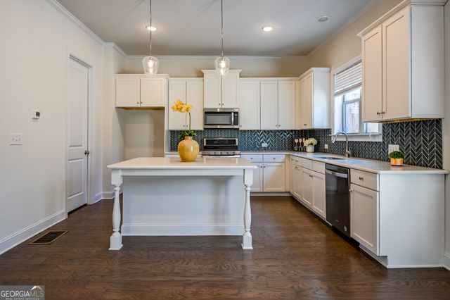 683 Avondale Creek, Decatur, GA 30032