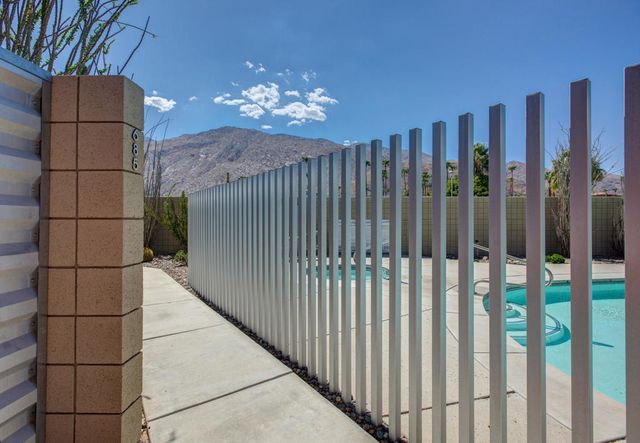 685 E Arenas Road, Palm Springs, CA 92262