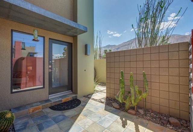 685 E Arenas Road, Palm Springs, CA 92262