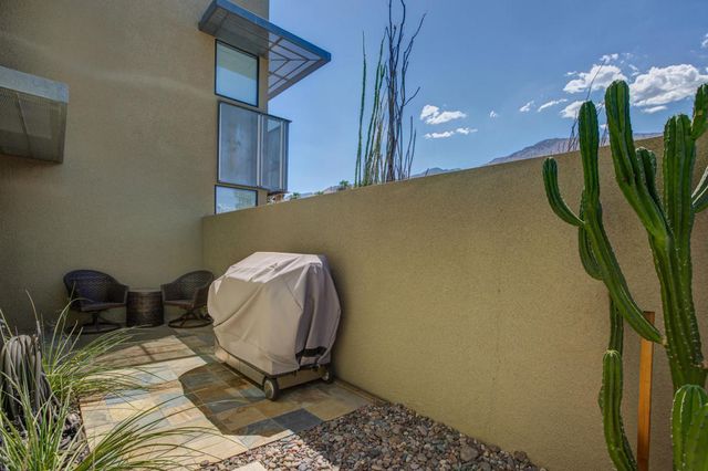 685 E Arenas Road, Palm Springs, CA 92262