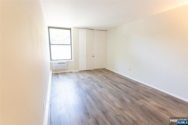 365 River Road E, Nutley, NJ 07110