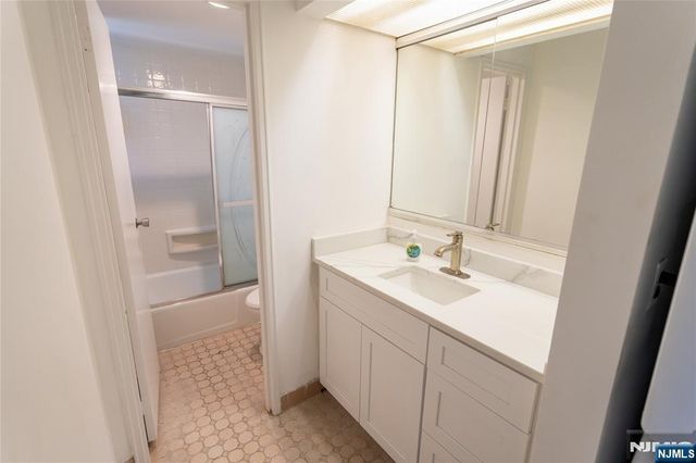 365 River Road E, Nutley, NJ 07110