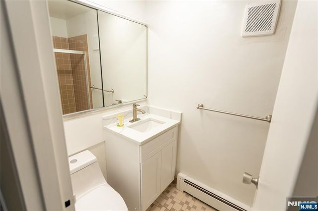 365 River Road E, Nutley, NJ 07110