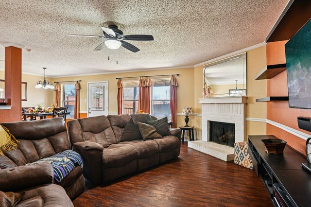 658 Bluechalk Drive, Cedar Hill, TX 75104