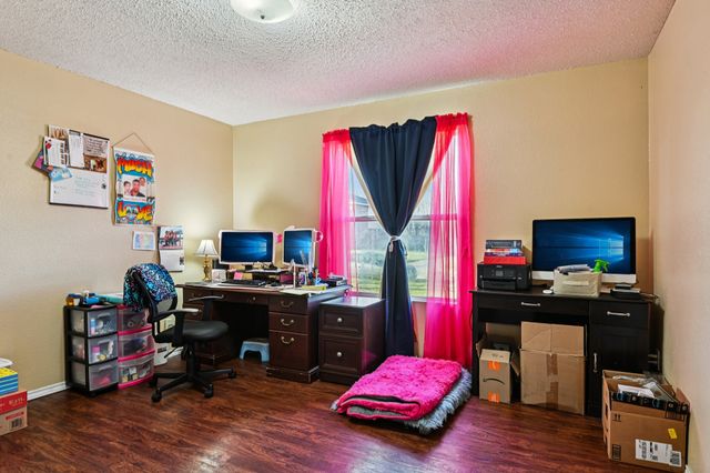 658 Bluechalk Drive, Cedar Hill, TX 75104