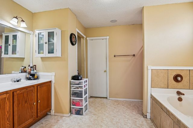 658 Bluechalk Drive, Cedar Hill, TX 75104