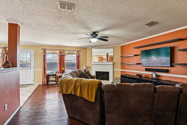 658 Bluechalk Drive, Cedar Hill, TX 75104