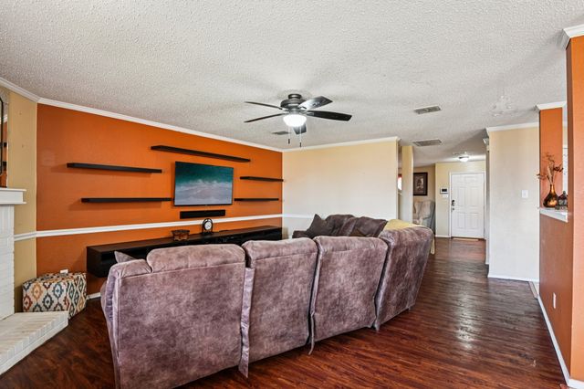 658 Bluechalk Drive, Cedar Hill, TX 75104