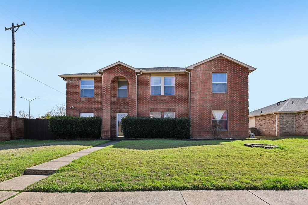 658 Bluechalk Drive, Cedar Hill, TX 75104