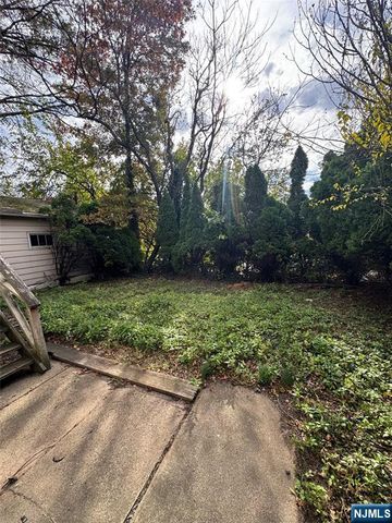 898 Lancaster Road, Ridgefield, NJ 07657