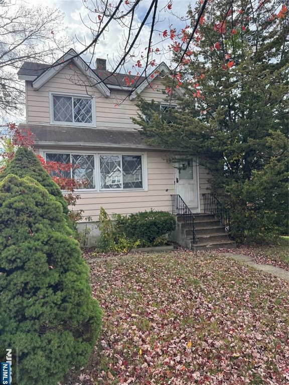 898 Lancaster Road, Ridgefield, NJ 07657