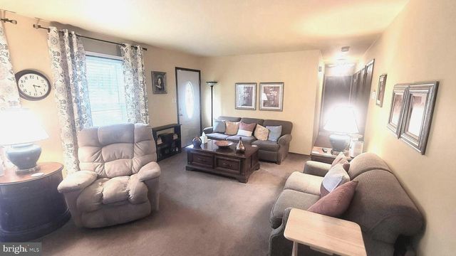 1313 CHESTNUT HILL RD, Morgantown, PA 19543