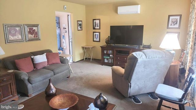 1313 CHESTNUT HILL RD, Morgantown, PA 19543