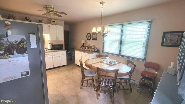 1313 CHESTNUT HILL RD, Morgantown, PA 19543