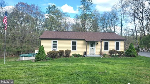 1313 CHESTNUT HILL RD, Morgantown, PA 19543