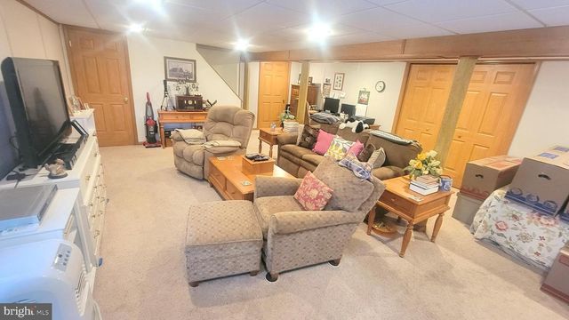 1313 CHESTNUT HILL RD, Morgantown, PA 19543
