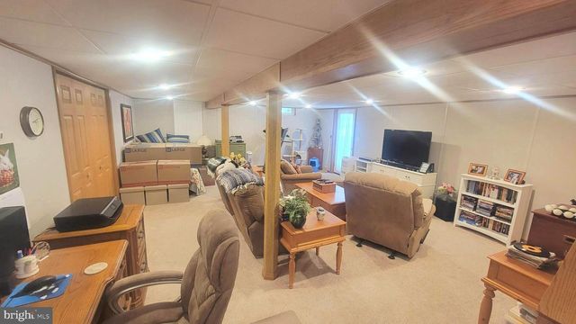 1313 CHESTNUT HILL RD, Morgantown, PA 19543