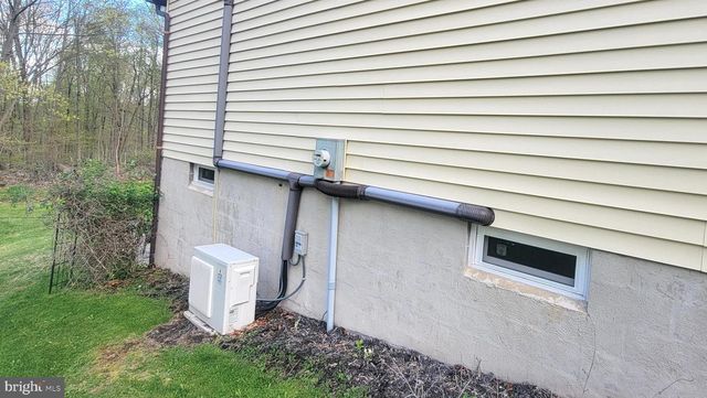 1313 CHESTNUT HILL RD, Morgantown, PA 19543