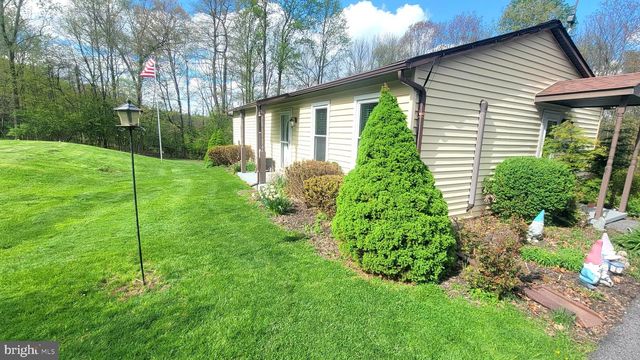 1313 CHESTNUT HILL RD, Morgantown, PA 19543