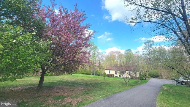 1313 CHESTNUT HILL RD, Morgantown, PA 19543