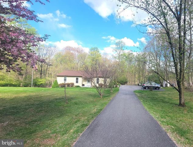 1313 CHESTNUT HILL RD, Morgantown, PA 19543