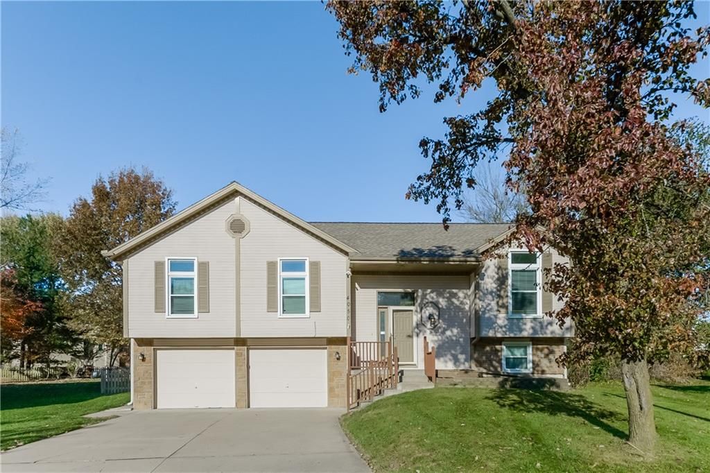 4050 Laharve Drive, Lee's Summit, MO 64082