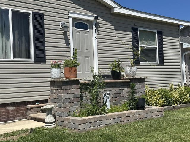 118 S Eastown Manor, Elkhorn, WI 53121