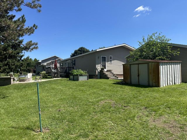 118 S Eastown Manor, Elkhorn, WI 53121
