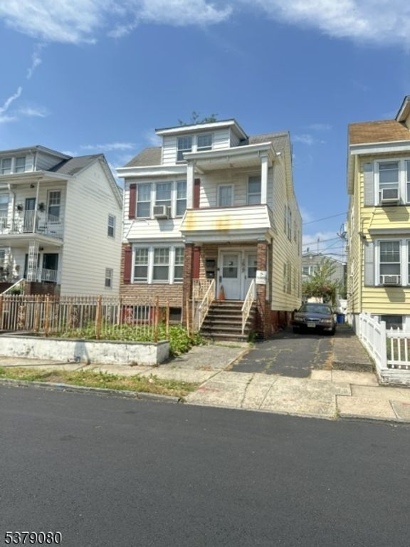 51 Brookwood St, East Orange City, NJ 07018