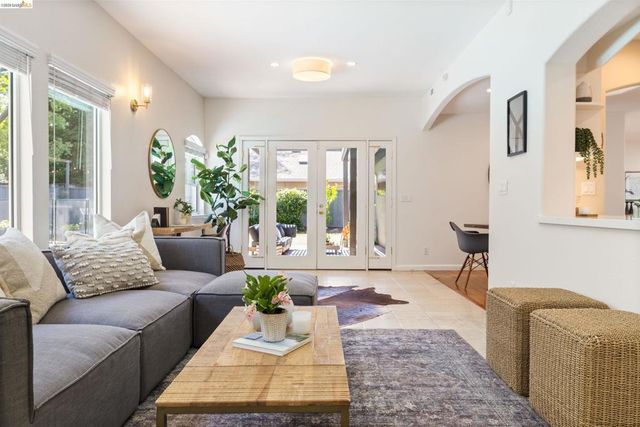 255 Evelyn Dr, Pleasant Hill, CA 94523