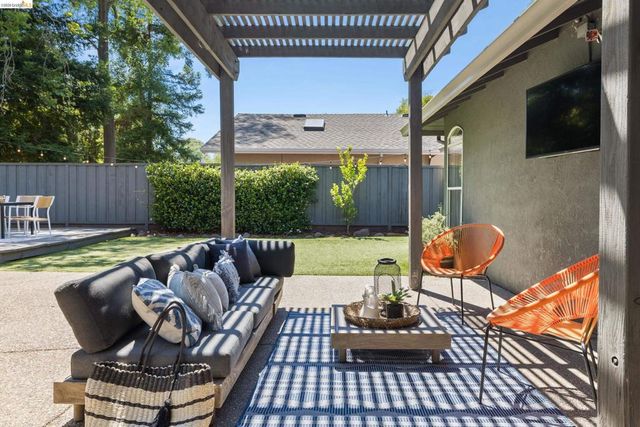 255 Evelyn Dr, Pleasant Hill, CA 94523