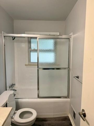 1644 E Goulson Avenue, Hazel Park, MI 48030
