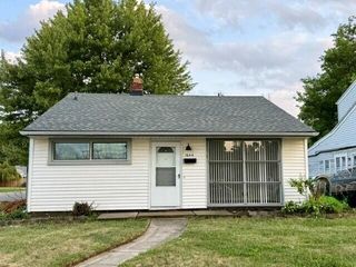 1644 E Goulson Avenue, Hazel Park, MI 48030