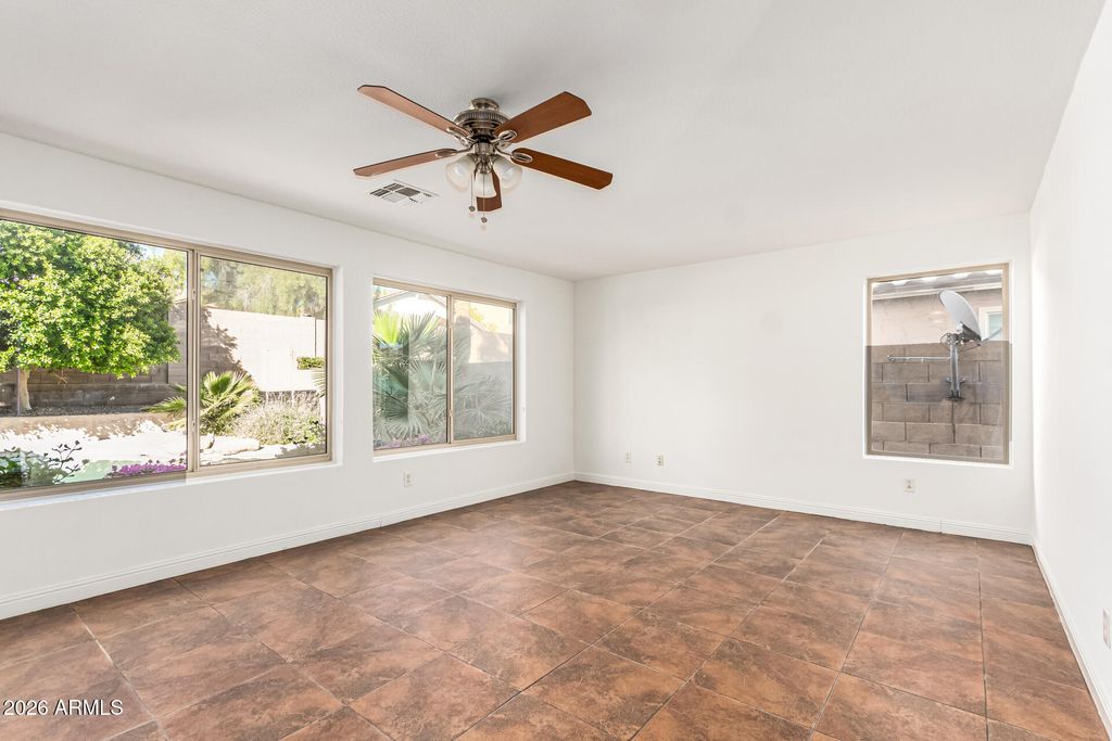 Image 13 of property listing at 1710 W HIDDENVIEW Drive, Phoenix, AZ 85045