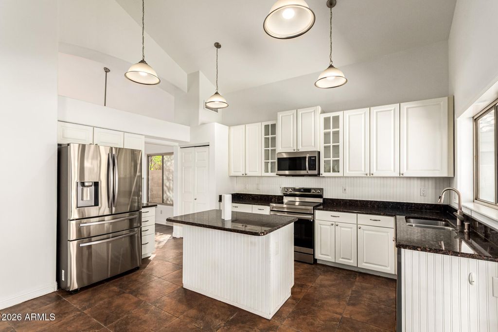 Image 16 of property listing at 1710 W HIDDENVIEW Drive, Phoenix, AZ 85045