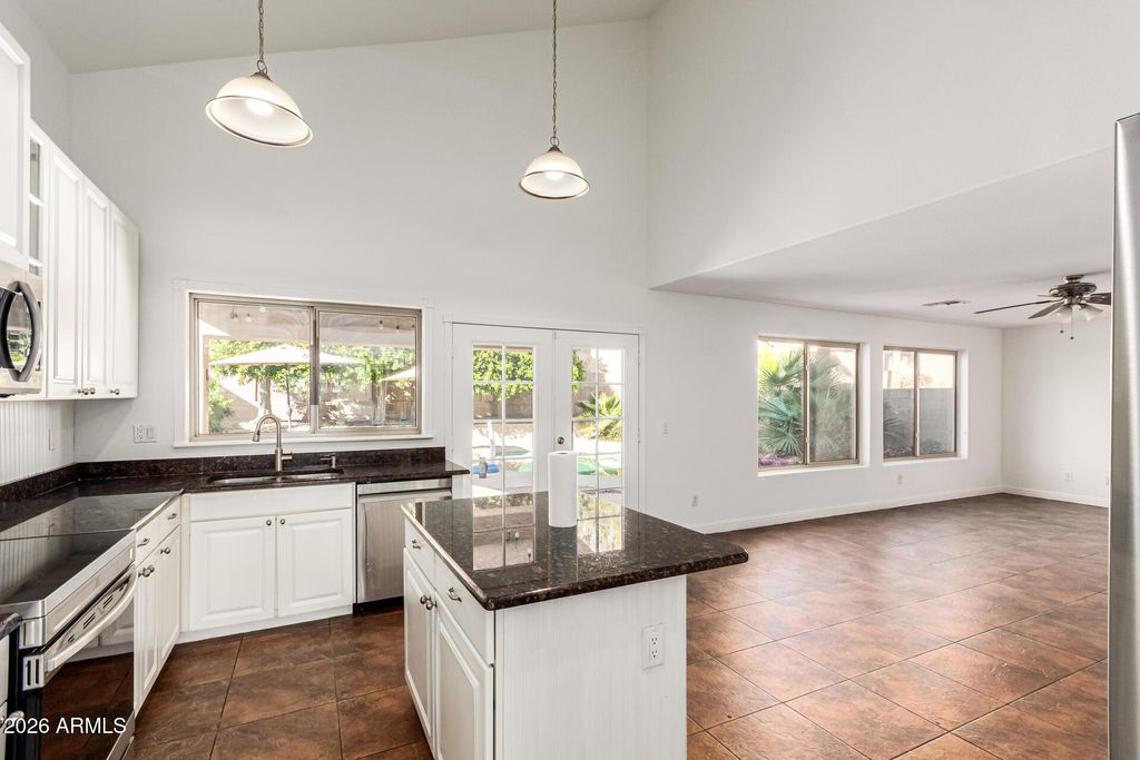 Image 19 of property listing at 1710 W HIDDENVIEW Drive, Phoenix, AZ 85045