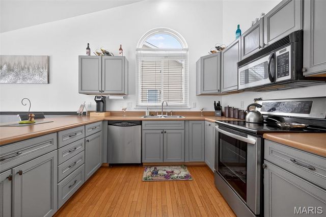 1455 Norwood Hills Drive, O'fallon, MO 63366