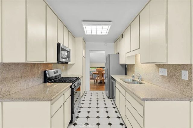 6249 Randi Avenue, Woodland Hills, CA 91367