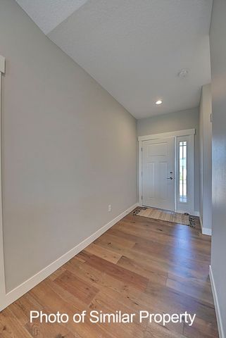 2933 Clubhouse Dr, Marion, IA 52302